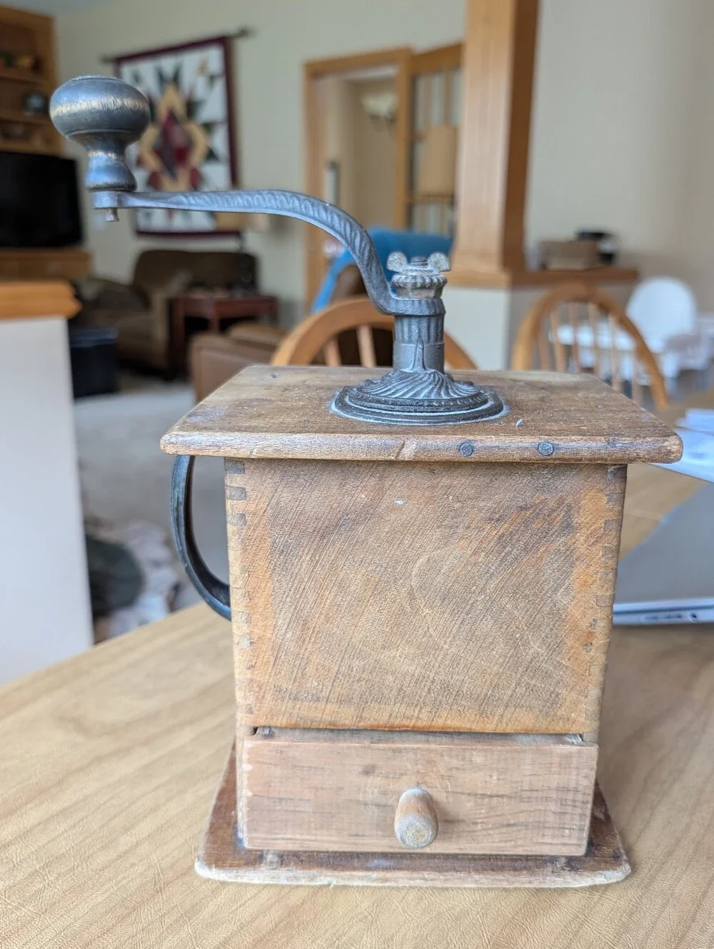 VINTAGE WOODEN  CAST IRON COFFEE GRINDER  WOOD BASE